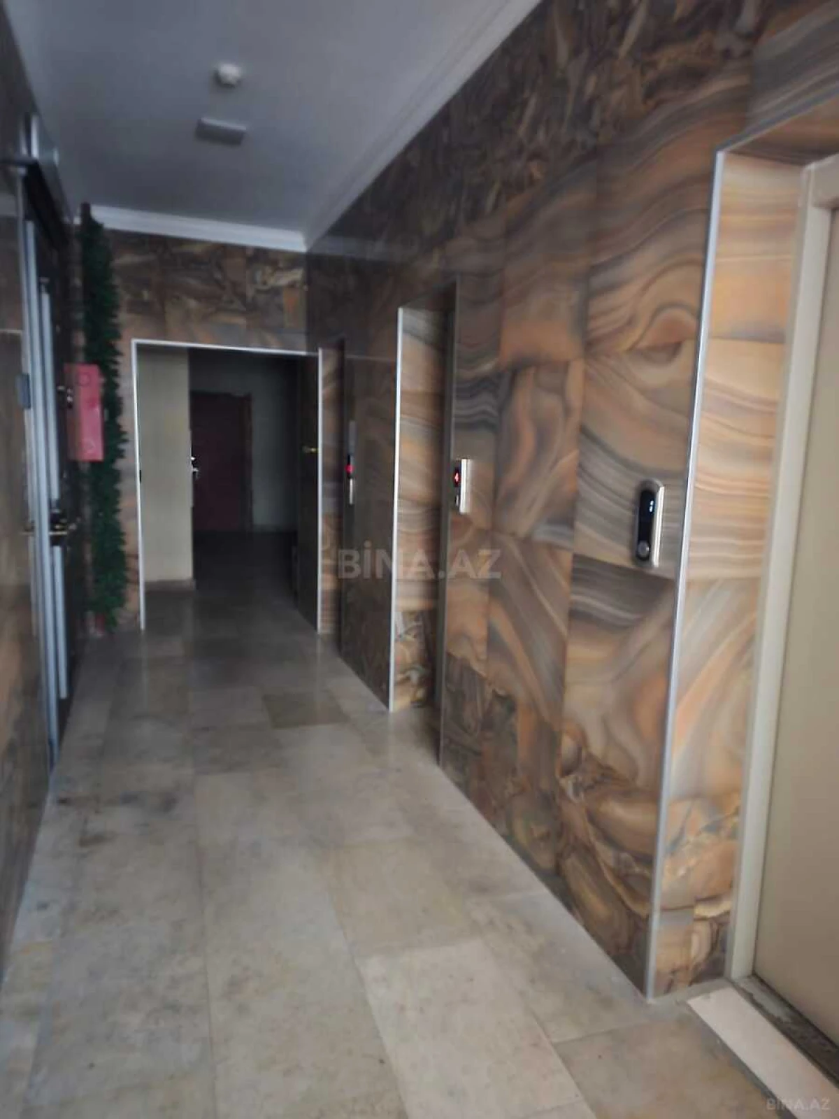 Satılır 5 otaqlı mənzil 230 m²
