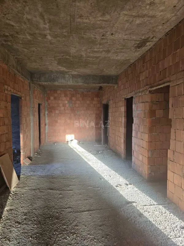 Satılır 5 otaqlı mənzil 230 m²