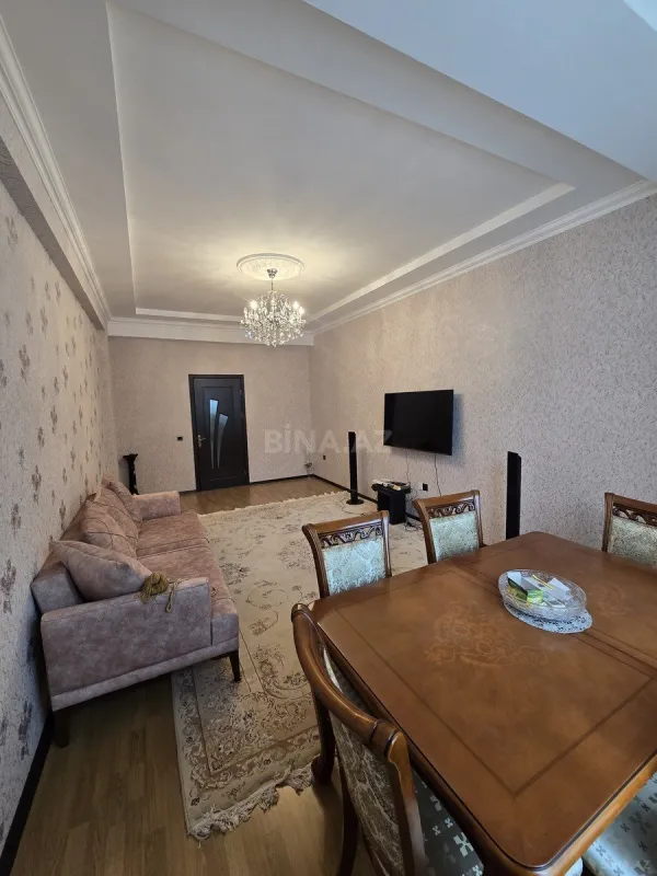 Satılır 2 otaqlı mənzil 105 m²