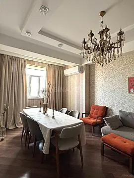 Satılır 3 otaqlı mənzil 141 m²