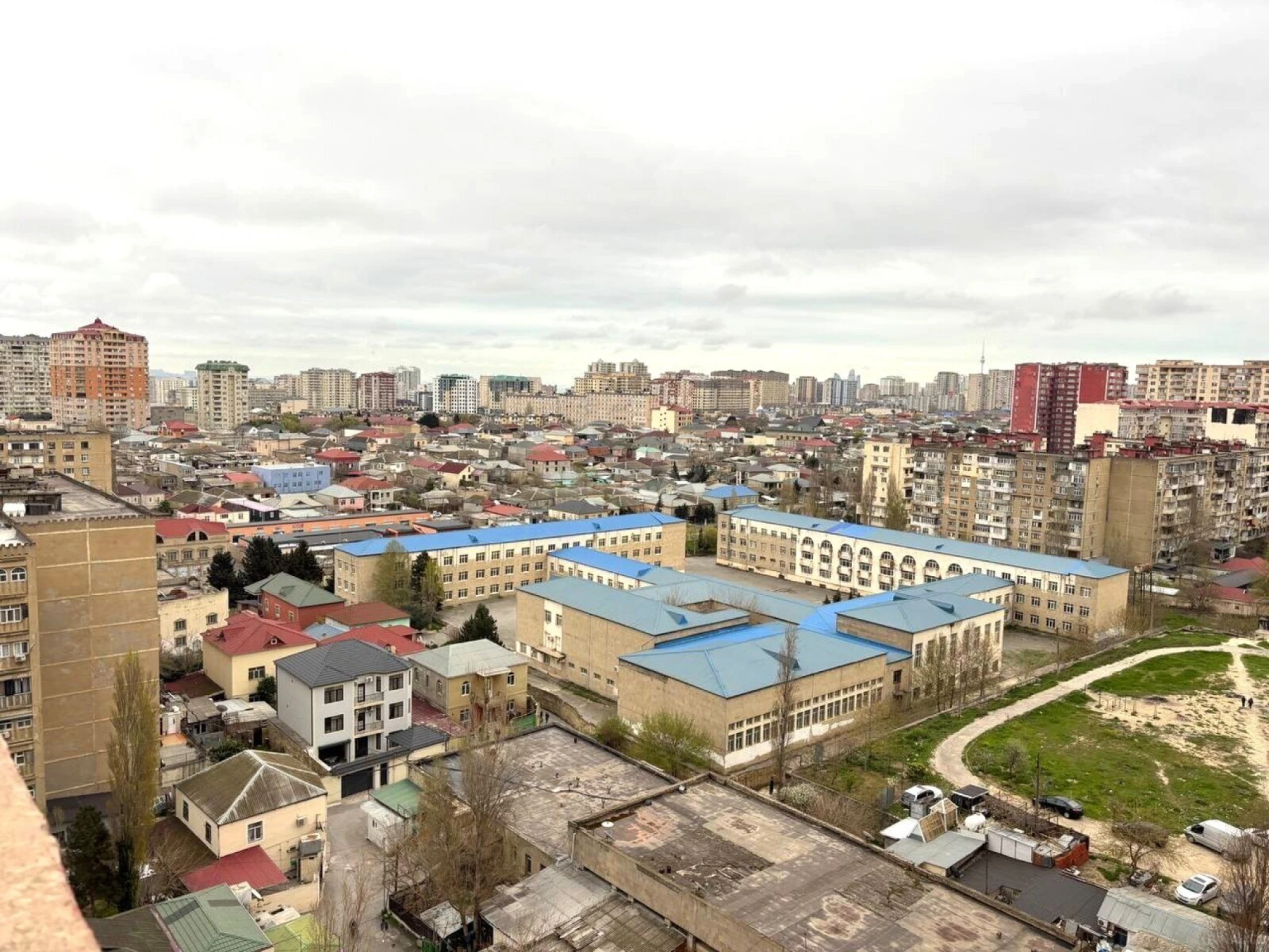 Satılır 3 otaqlı mənzil 141 m²