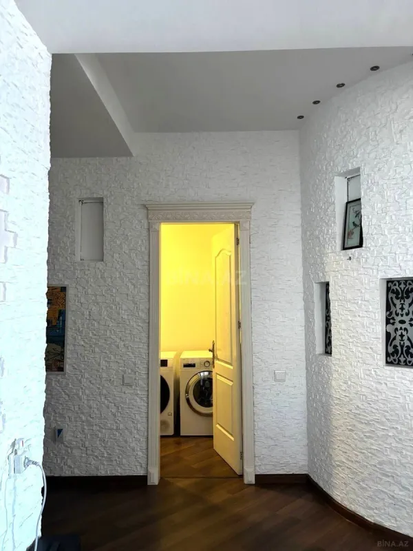Satılır 3 otaqlı mənzil 141 m²