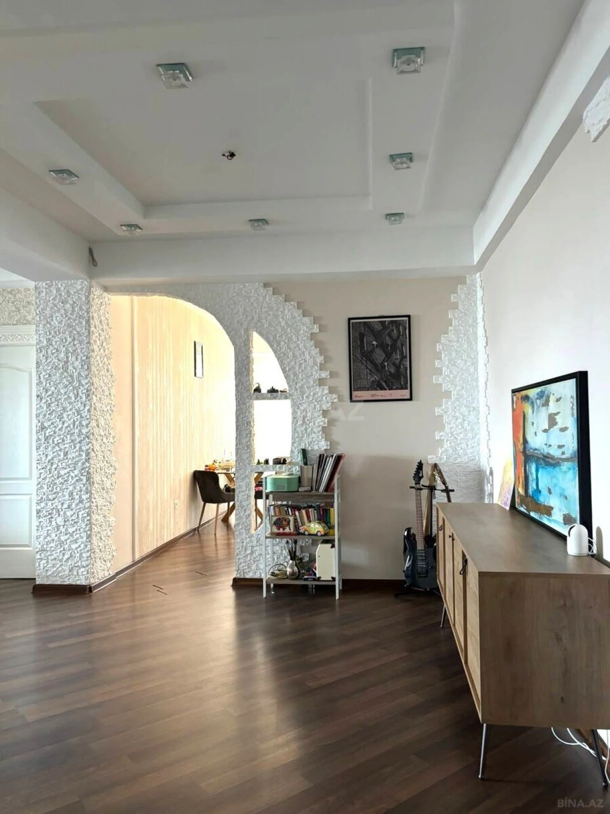 Satılır 3 otaqlı mənzil 141 m²