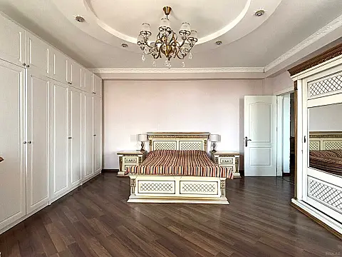 Satılır 3 otaqlı mənzil 141 m²