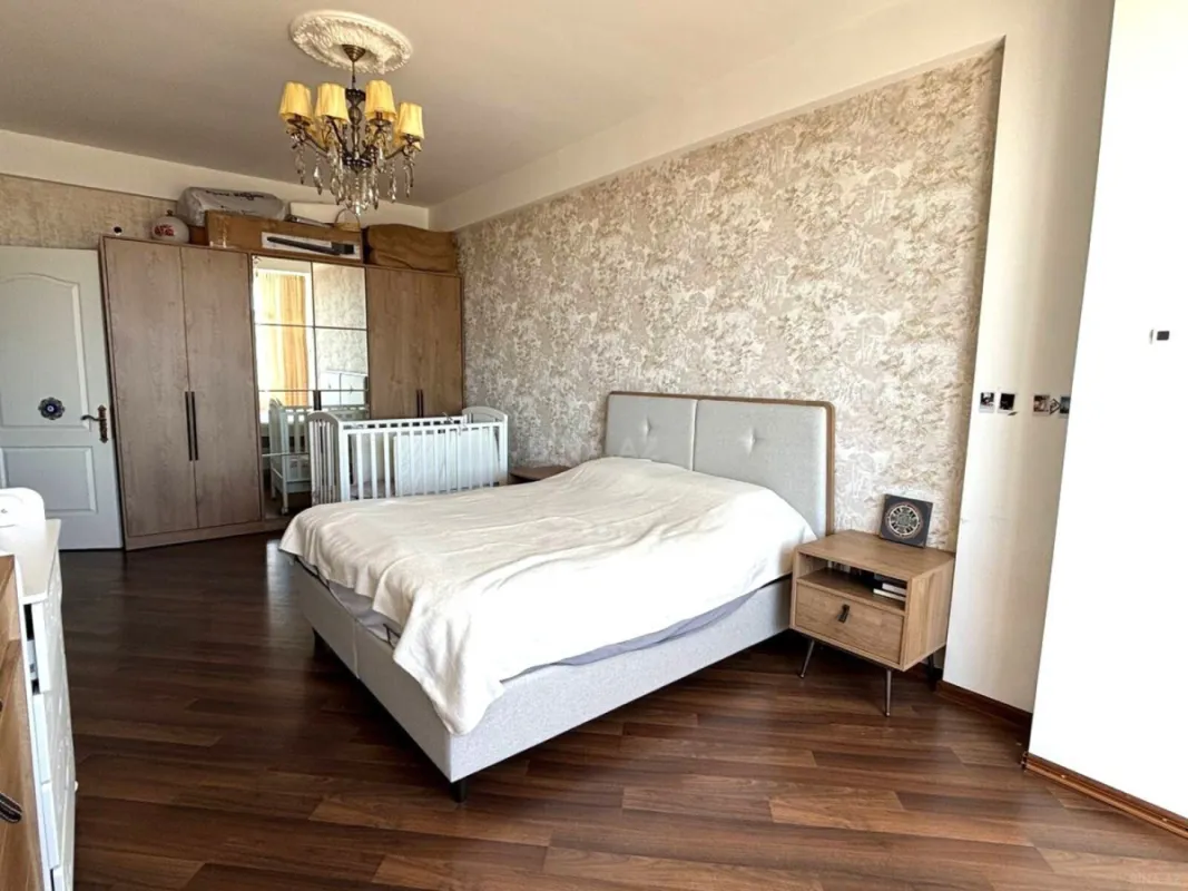 Satılır 3 otaqlı mənzil 141 m²