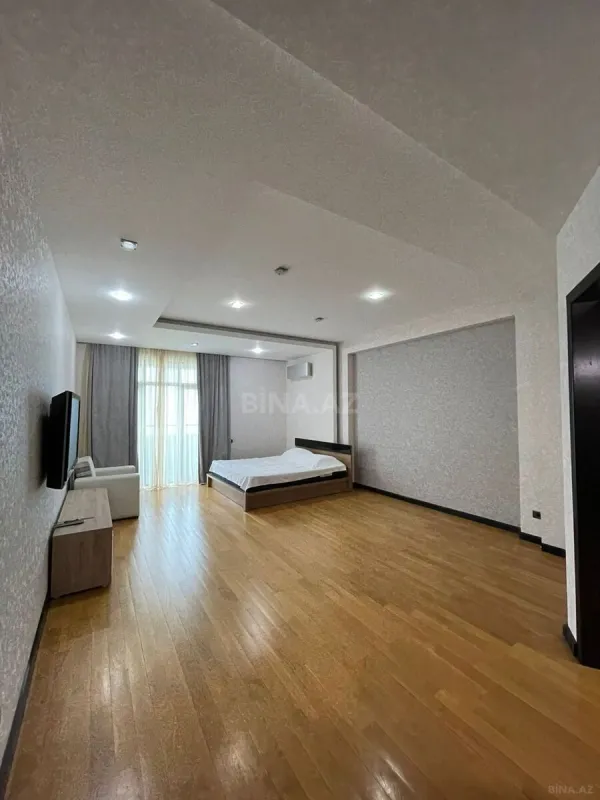 Kirayə verilir 4 otaqlı mənzil 200 m²