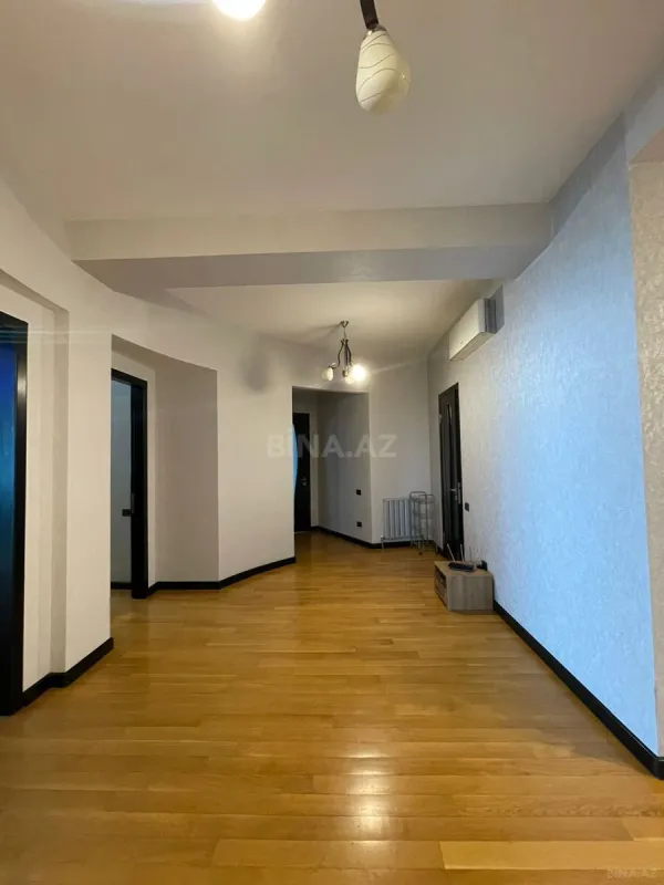 Kirayə verilir 4 otaqlı mənzil 200 m²