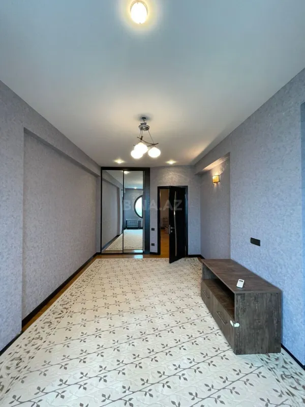 Kirayə verilir 4 otaqlı mənzil 200 m²