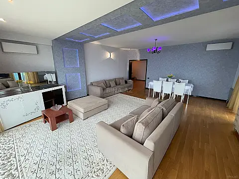 Kirayə verilir 4 otaqlı mənzil 200 m²