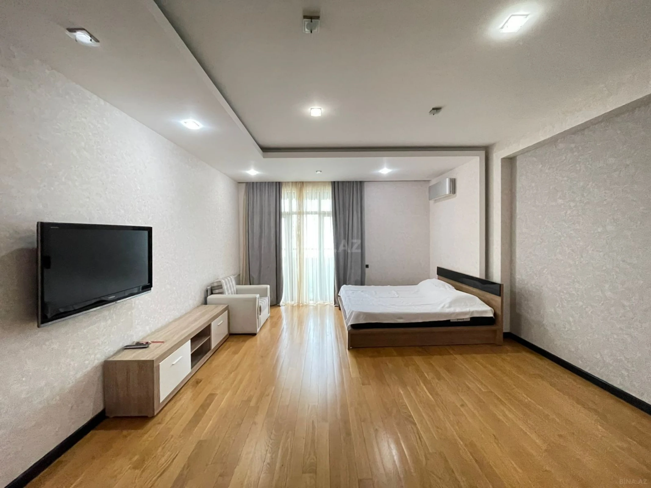 Kirayə verilir 4 otaqlı mənzil 200 m²