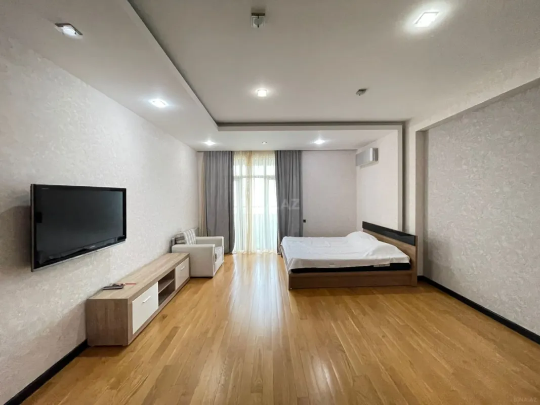 Kirayə verilir 4 otaqlı mənzil 200 m²