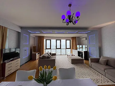 Kirayə verilir 4 otaqlı mənzil 200 m²