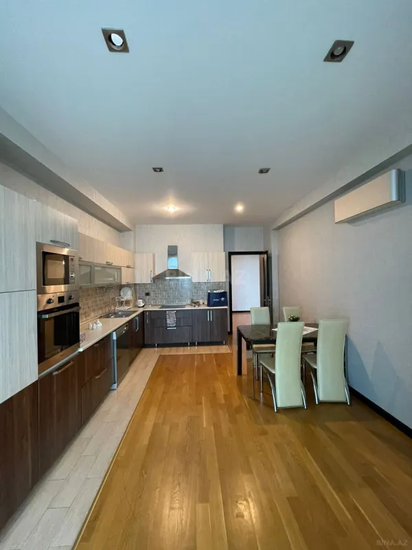 Kirayə verilir 4 otaqlı mənzil 200 m²