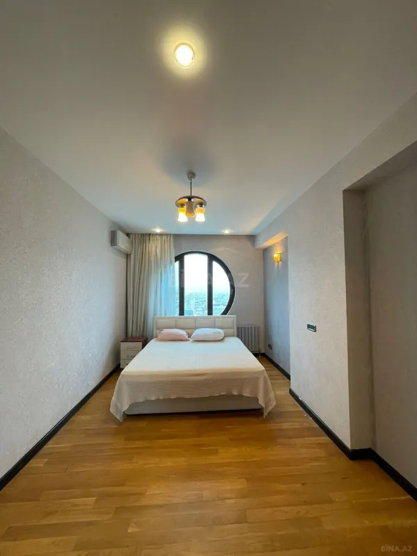Kirayə verilir 4 otaqlı mənzil 200 m²