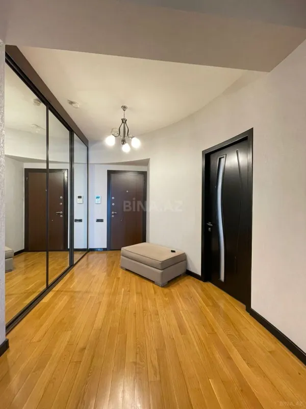 Kirayə verilir 4 otaqlı mənzil 200 m²