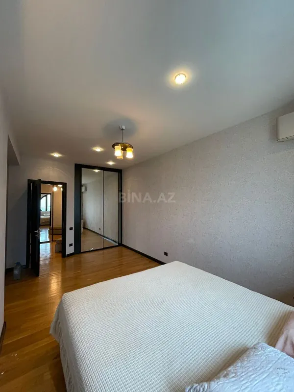Kirayə verilir 4 otaqlı mənzil 200 m²
