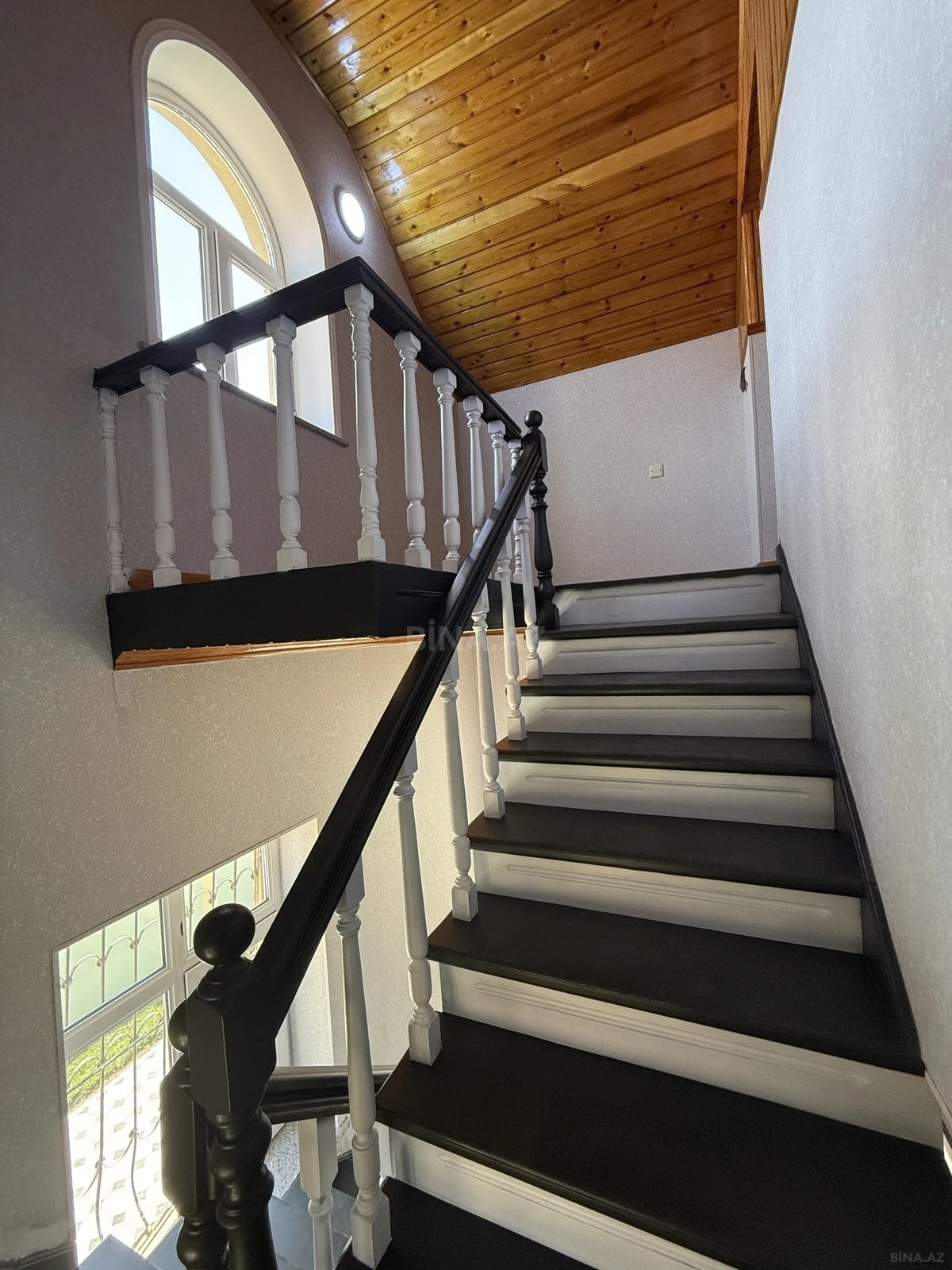 Satılır 7 otaqlı həyət evi 280 m²