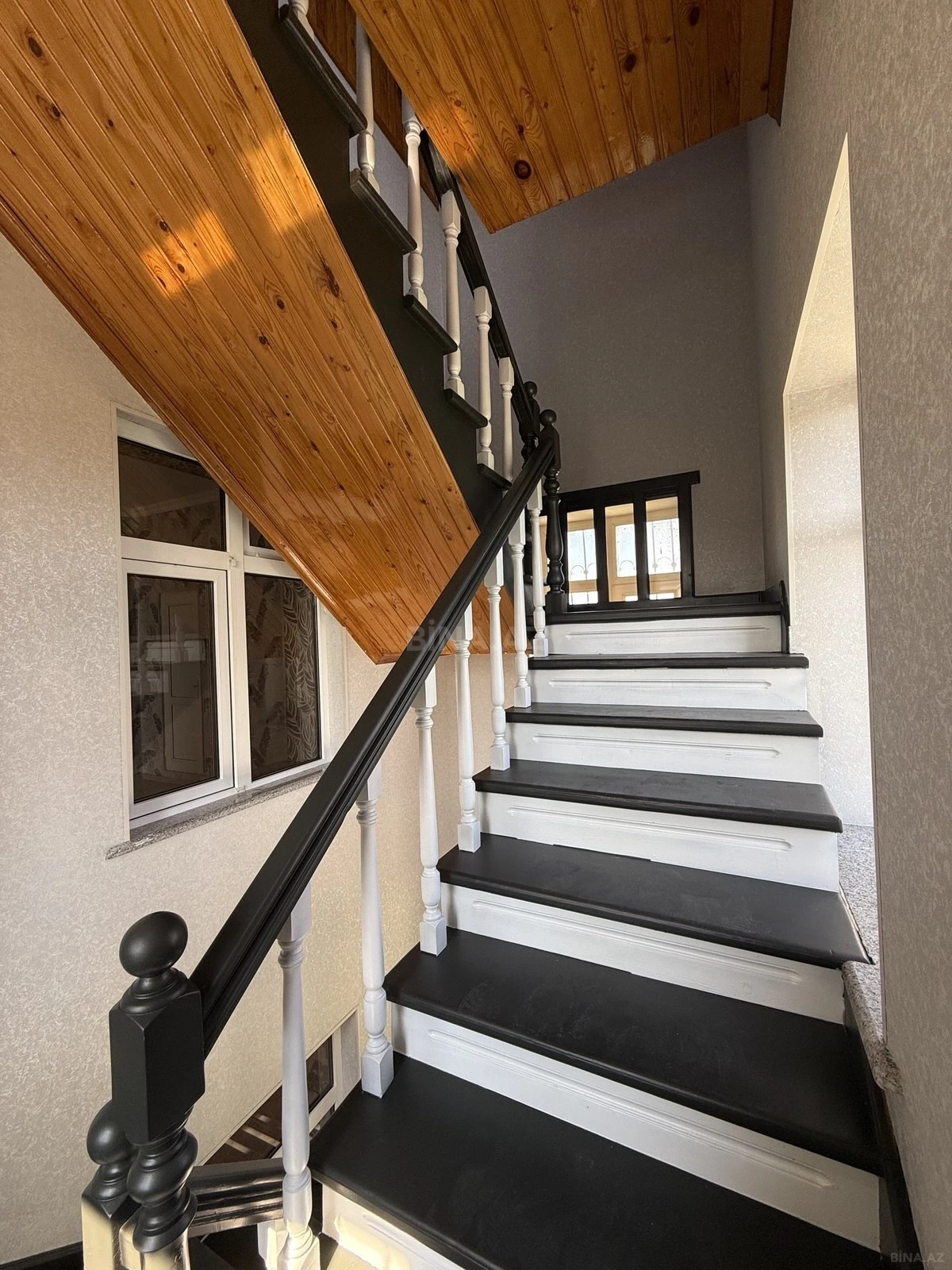 Satılır 7 otaqlı həyət evi 280 m²