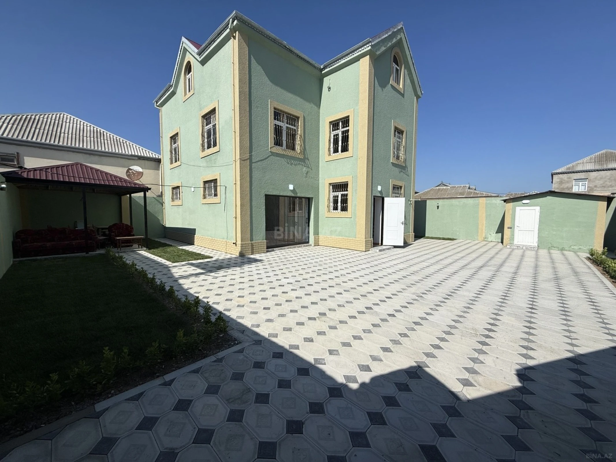 Satılır 7 otaqlı həyət evi 280 m²