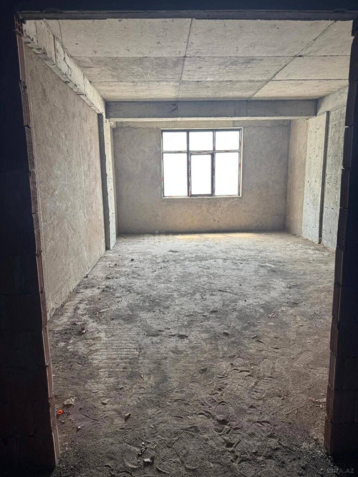 Satılır 4 otaqlı mənzil 170 m²