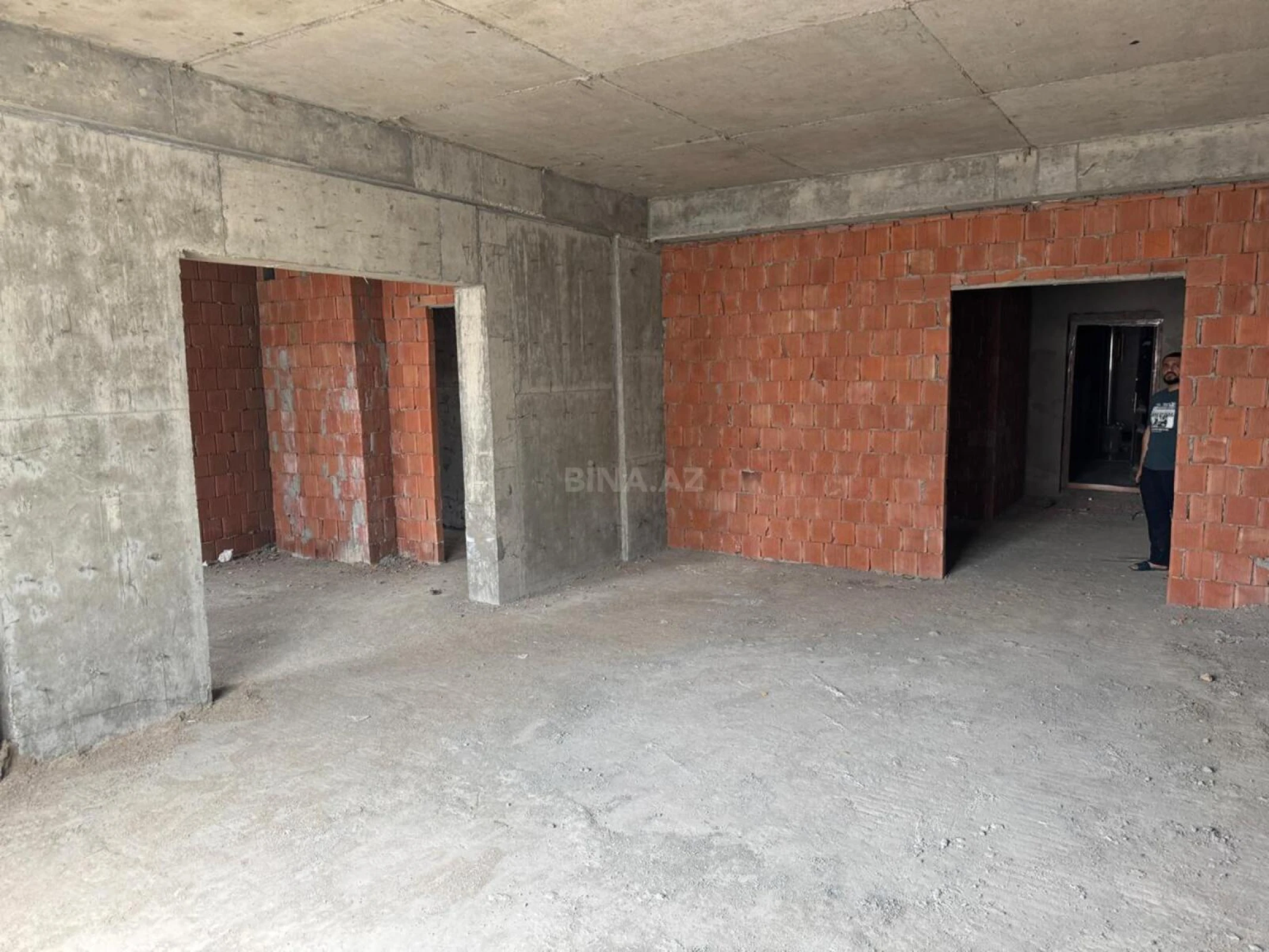 Satılır 4 otaqlı mənzil 170 m²