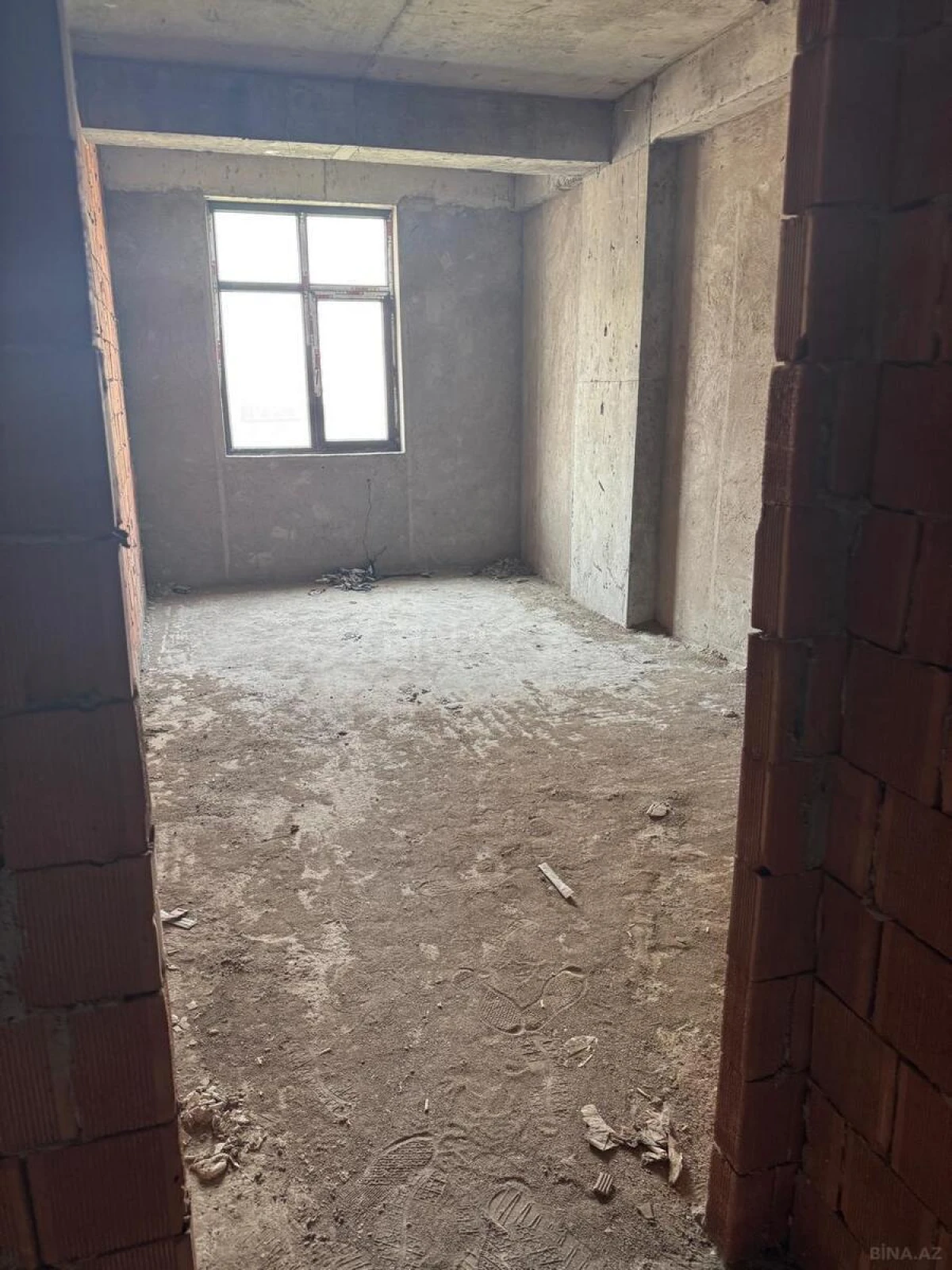 Satılır 4 otaqlı mənzil 170 m²