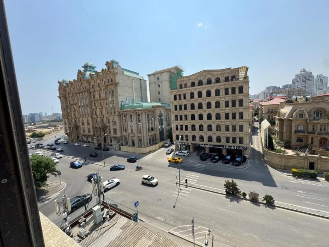 Satılır 4 otaqlı mənzil 170 m²