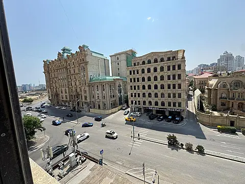 Satılır 4 otaqlı mənzil 170 m² — Bakı 4 otaq 170.00 m²