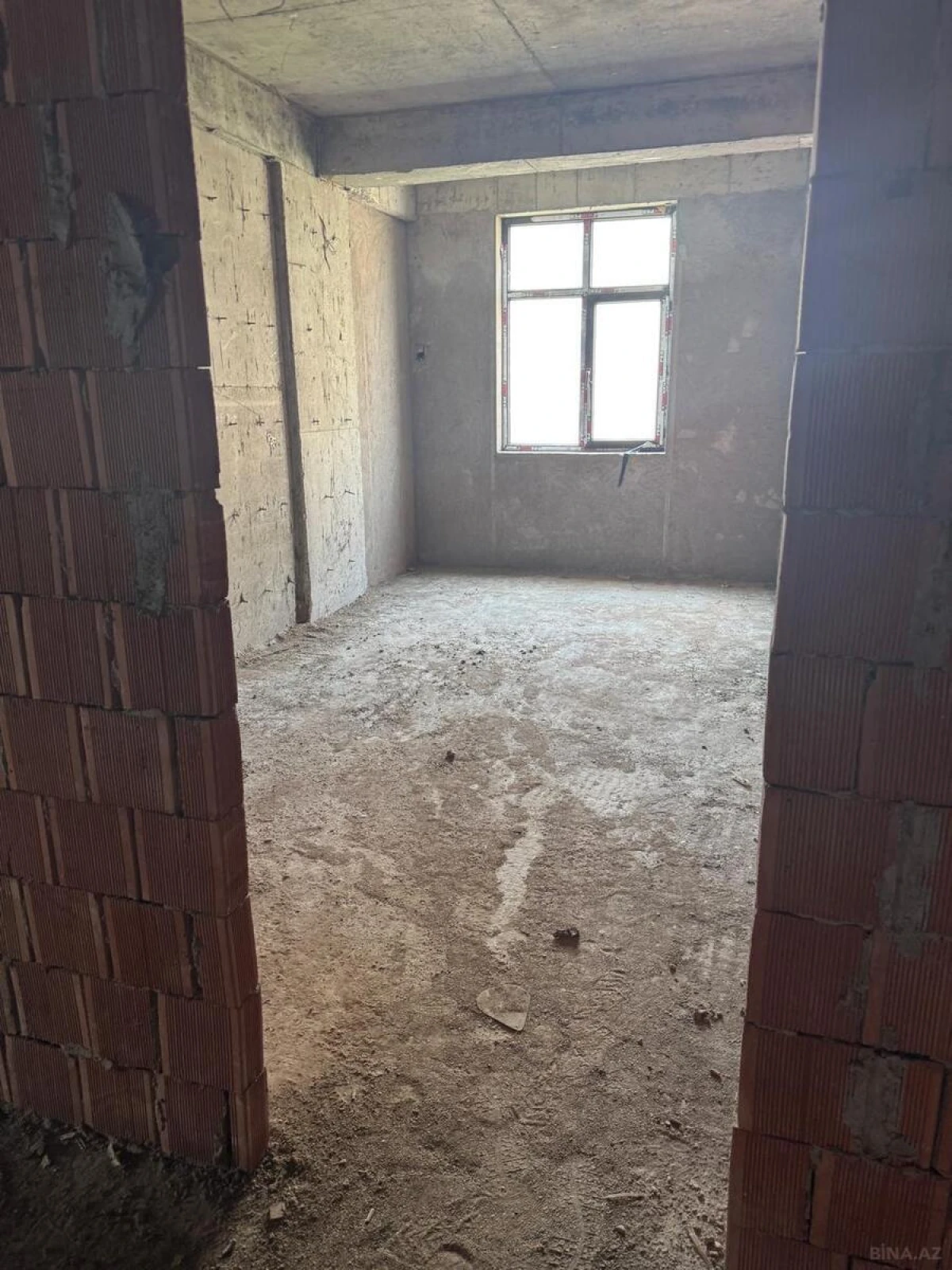 Satılır 4 otaqlı mənzil 170 m²