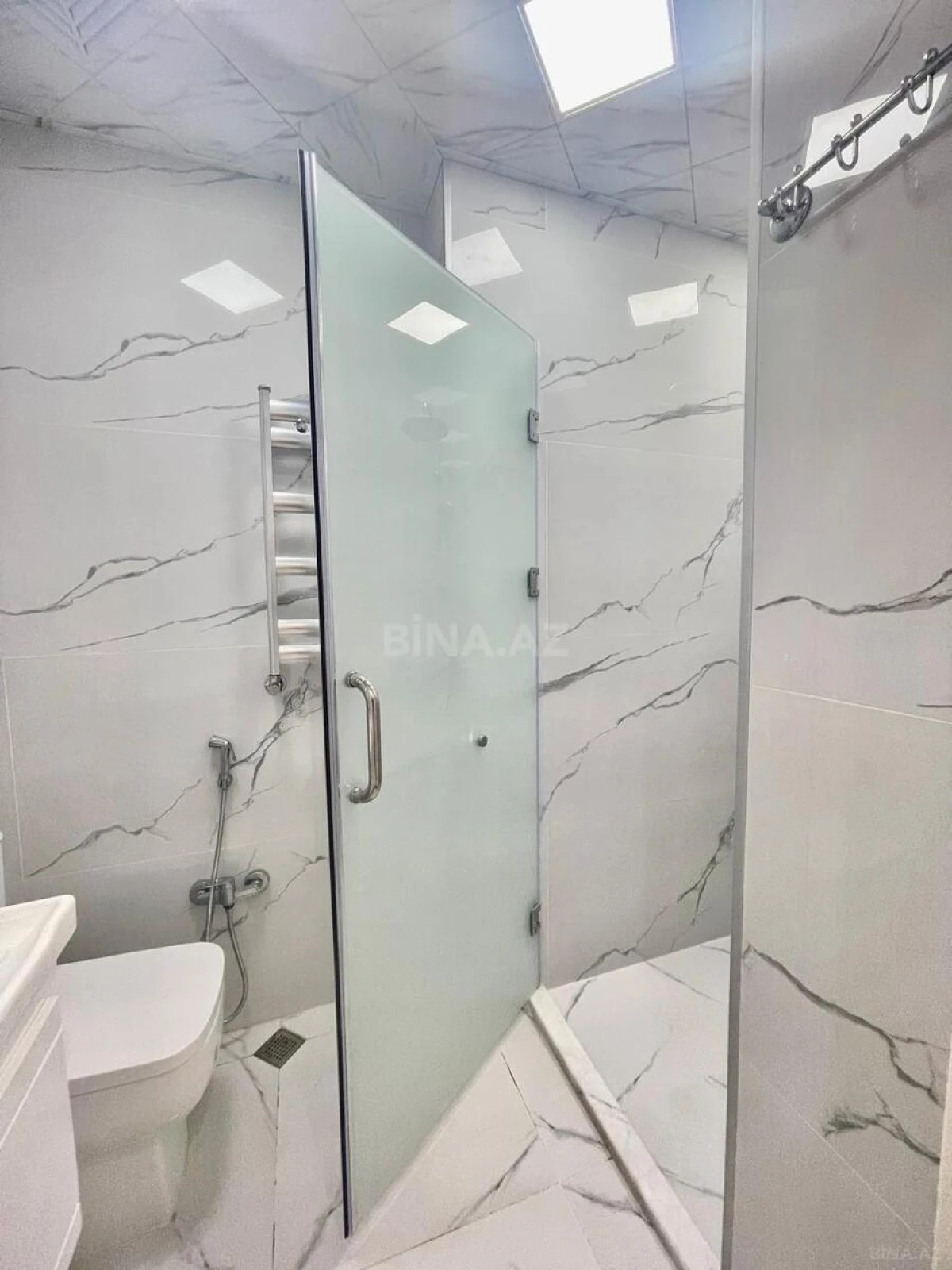 Kirayə verilir 2 otaqlı mənzil 65 m²