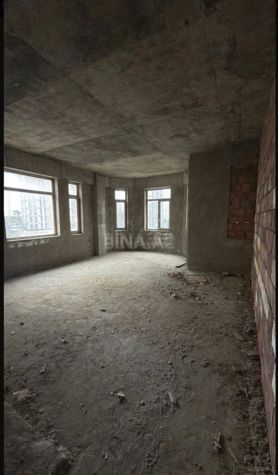 Satılır 5 otaqlı mənzil 225 m²