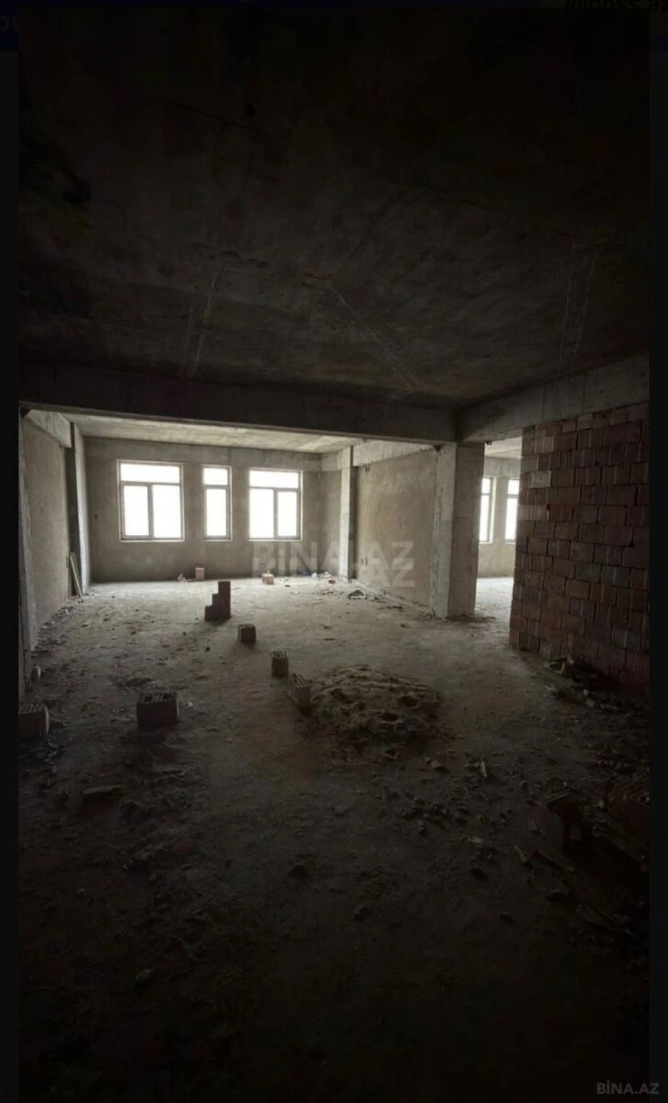 Satılır 5 otaqlı mənzil 225 m²