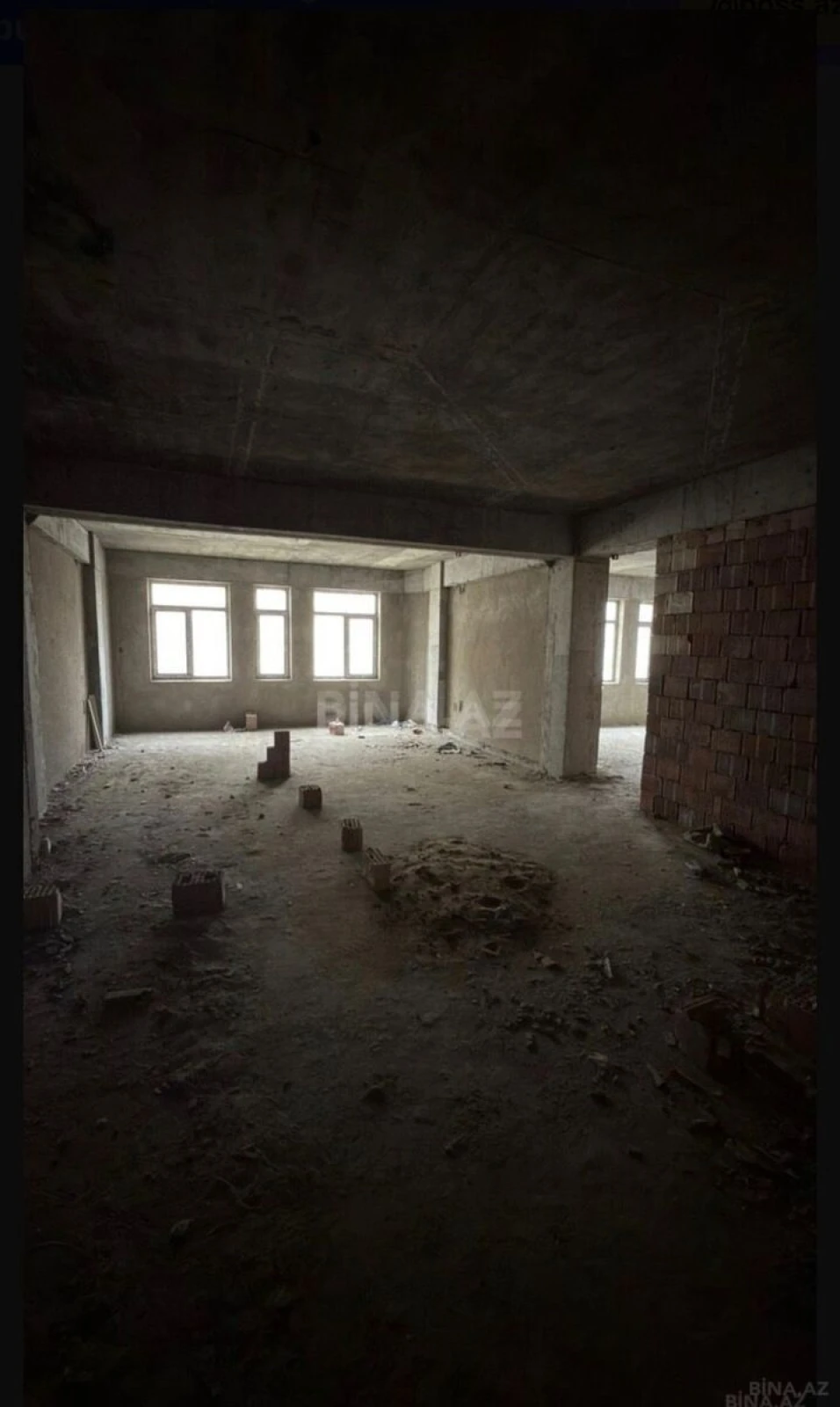 Satılır 5 otaqlı mənzil 225 m²