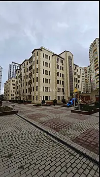 Satılır 5 otaqlı mənzil 225 m²