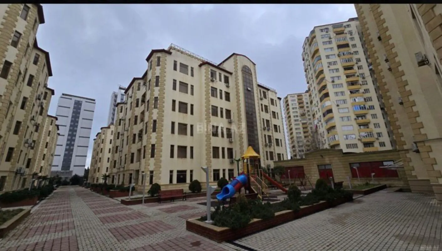 Satılır 5 otaqlı mənzil 225 m²