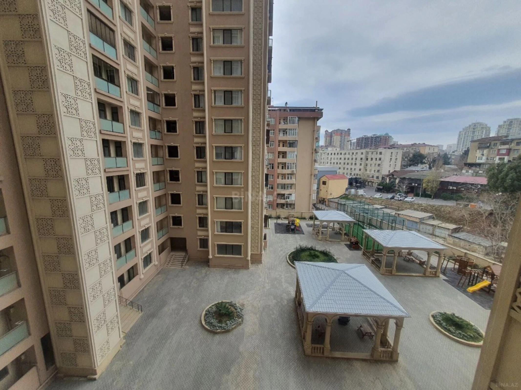 Satılır 2 otaqlı mənzil 110 m²