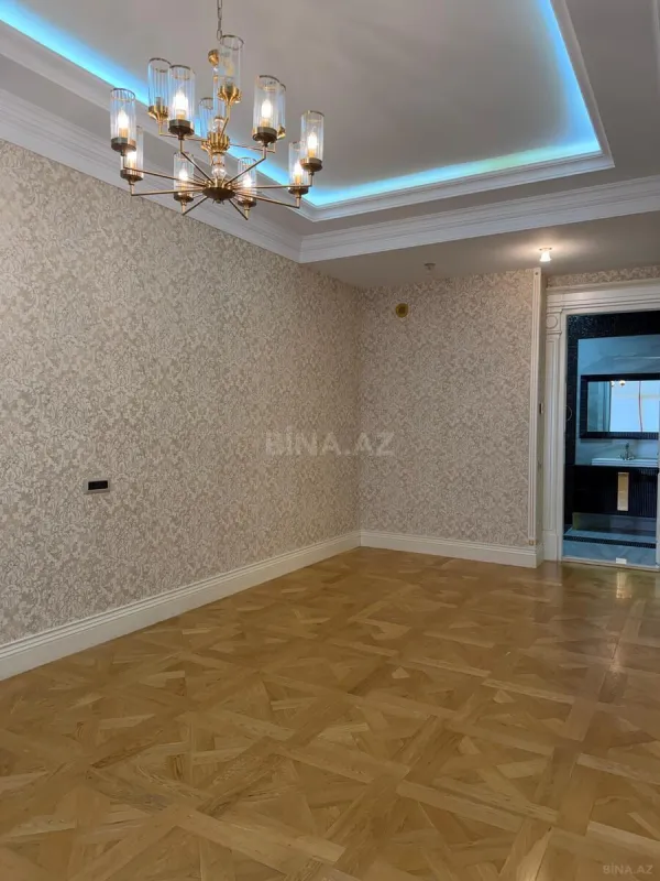 Satılır 4 otaqlı mənzil 285 m²