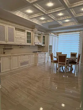 Satılır 4 otaqlı mənzil 285 m²