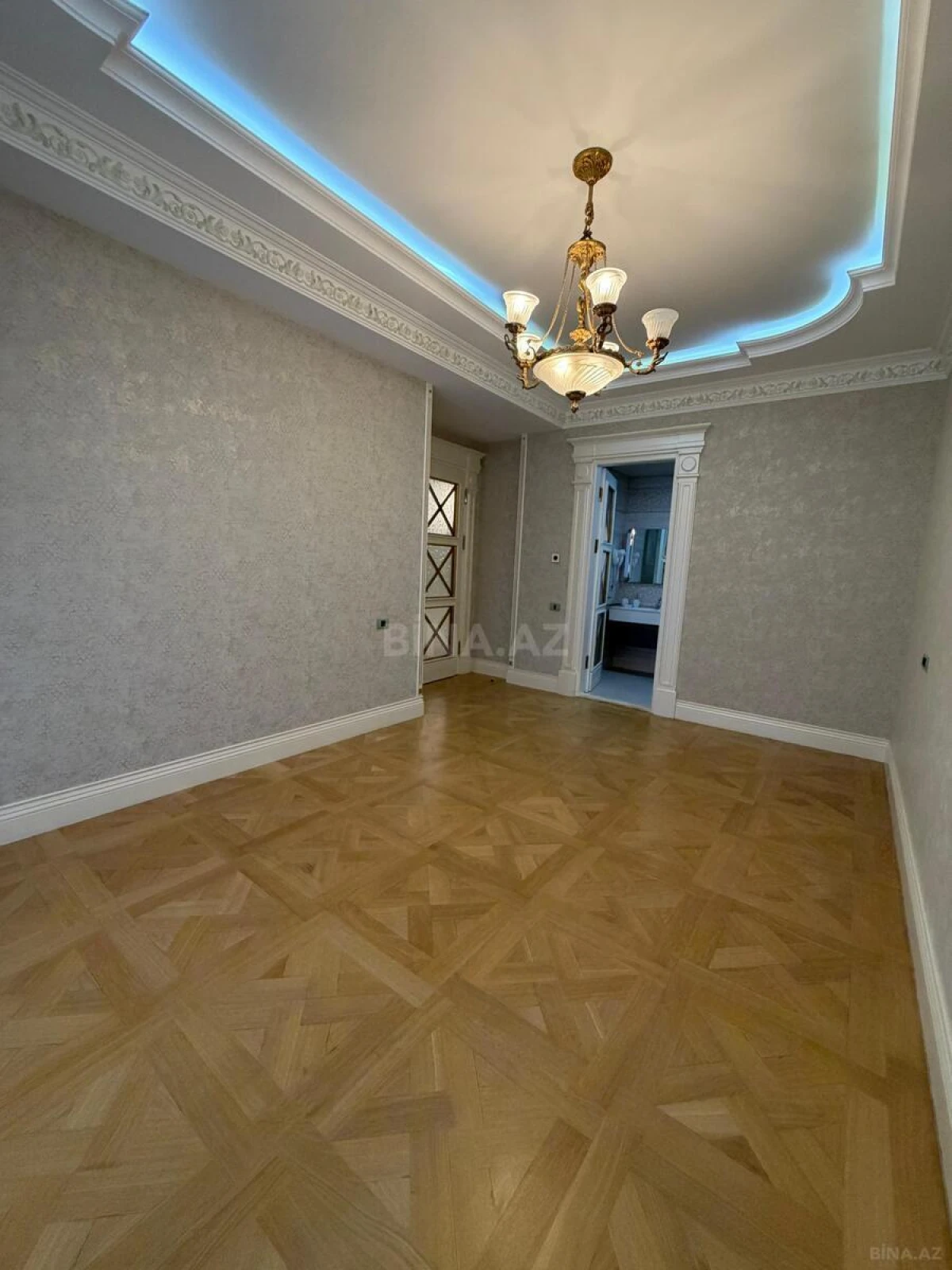 Satılır 4 otaqlı mənzil 285 m²