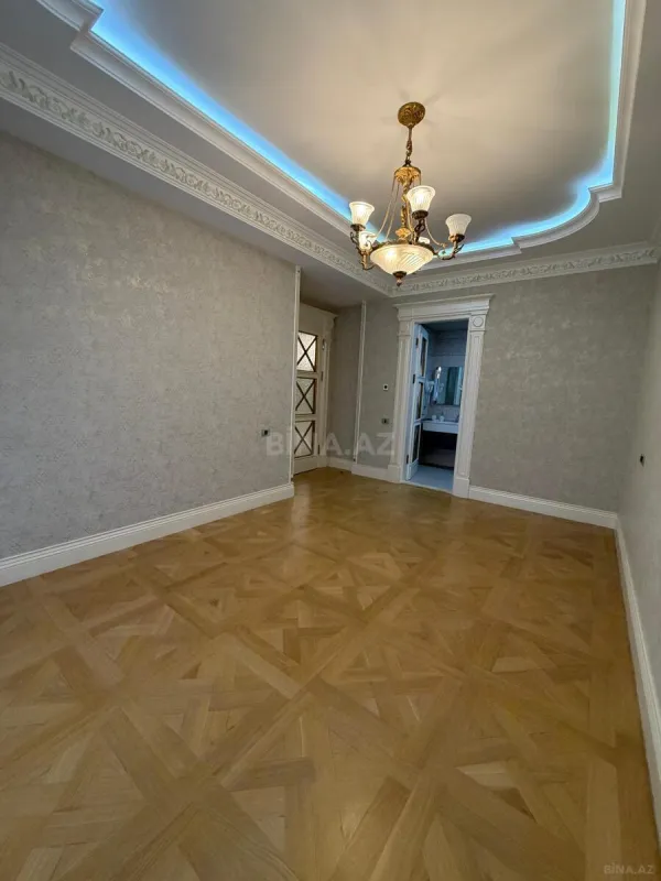 Satılır 4 otaqlı mənzil 285 m²