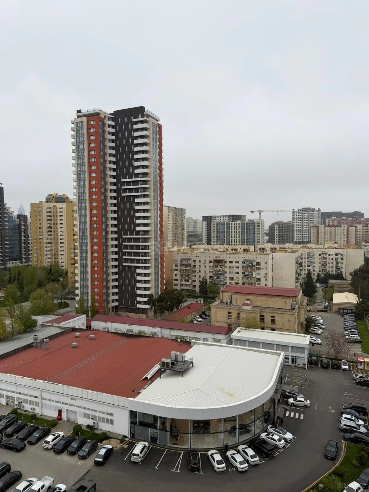 Satılır 4 otaqlı mənzil 285 m²