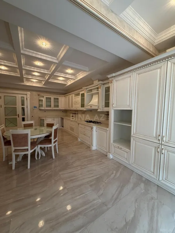 Satılır 4 otaqlı mənzil 285 m²