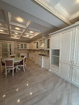 Satılır 4 otaqlı mənzil 285 m²