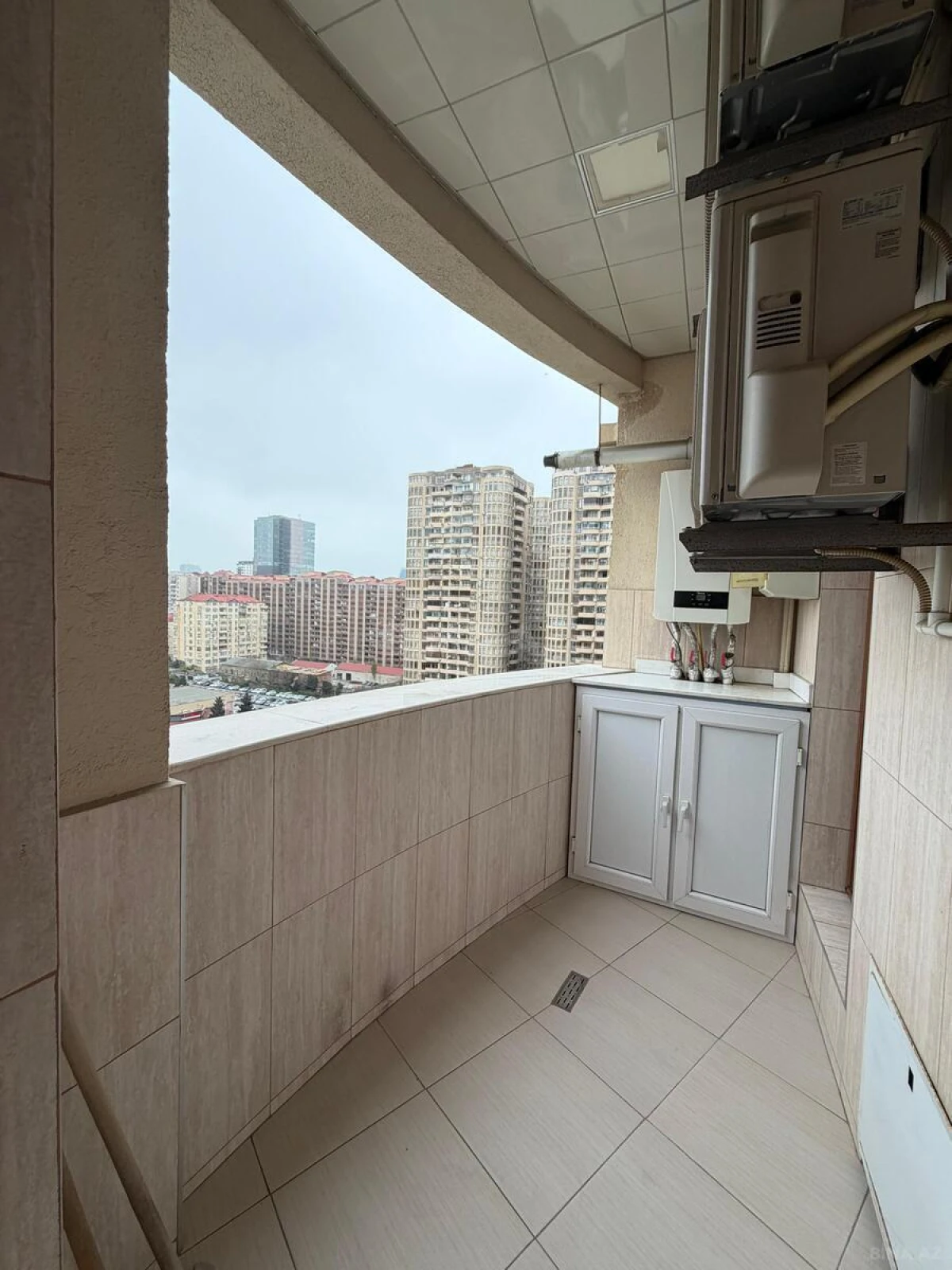 Satılır 4 otaqlı mənzil 285 m²