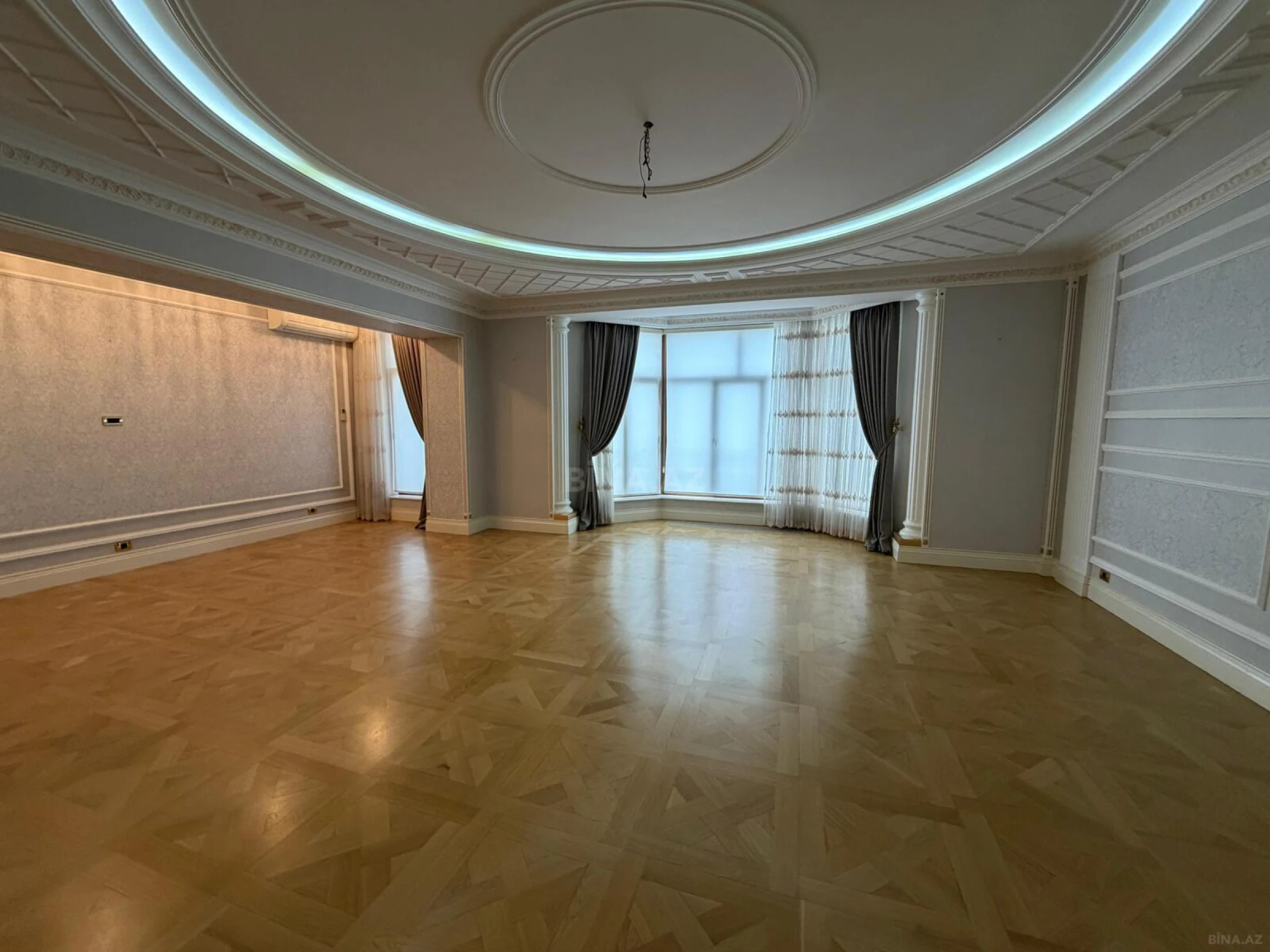 Satılır 4 otaqlı mənzil 285 m²