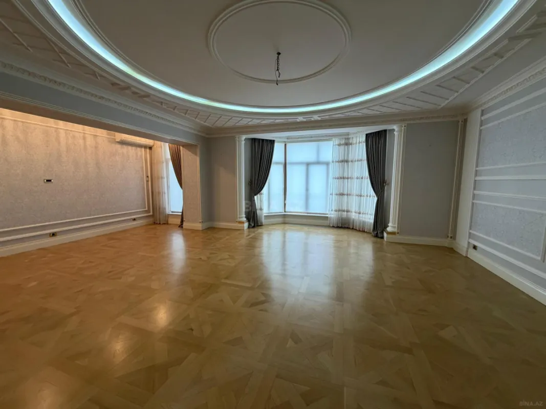 Satılır 4 otaqlı mənzil 285 m²