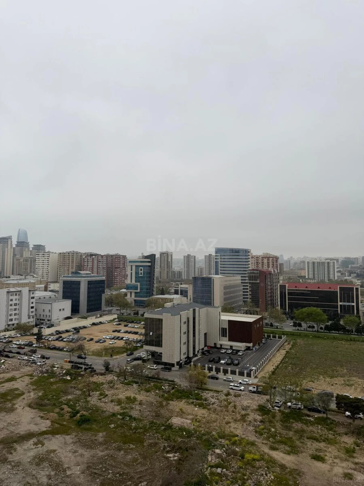 Satılır 4 otaqlı mənzil 285 m²