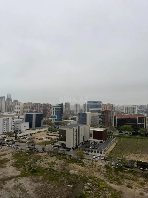 Satılır 4 otaqlı mənzil 285 m²