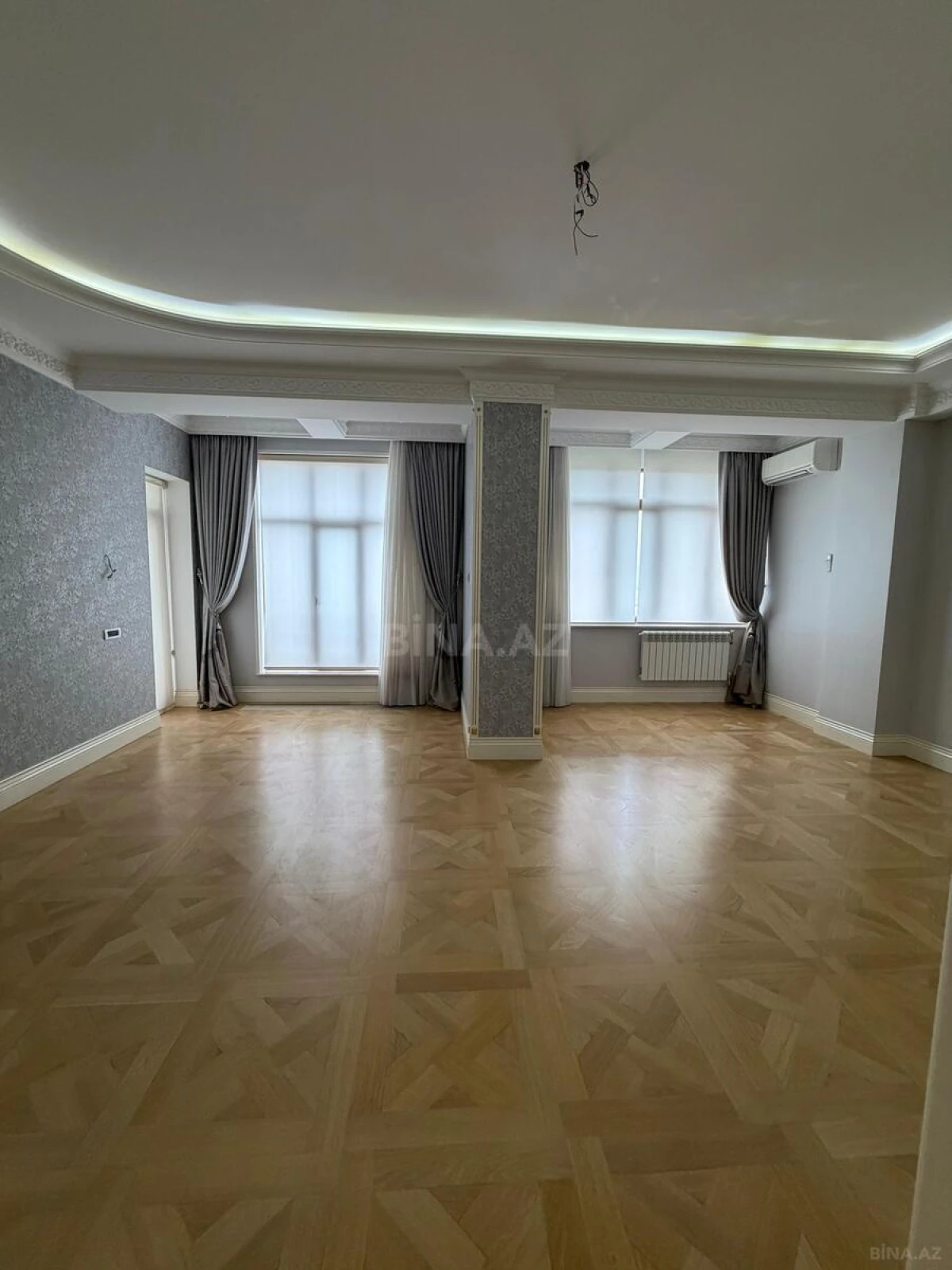 Satılır 4 otaqlı mənzil 285 m²