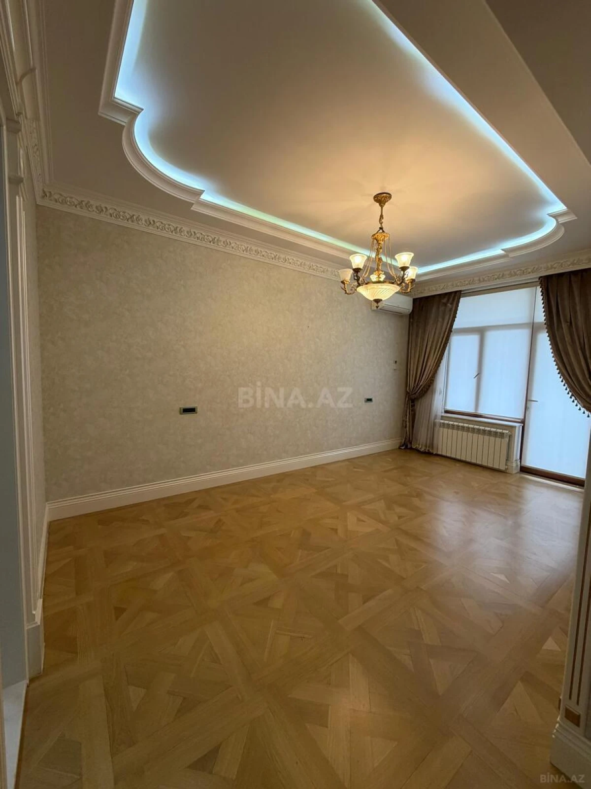 Satılır 4 otaqlı mənzil 285 m²